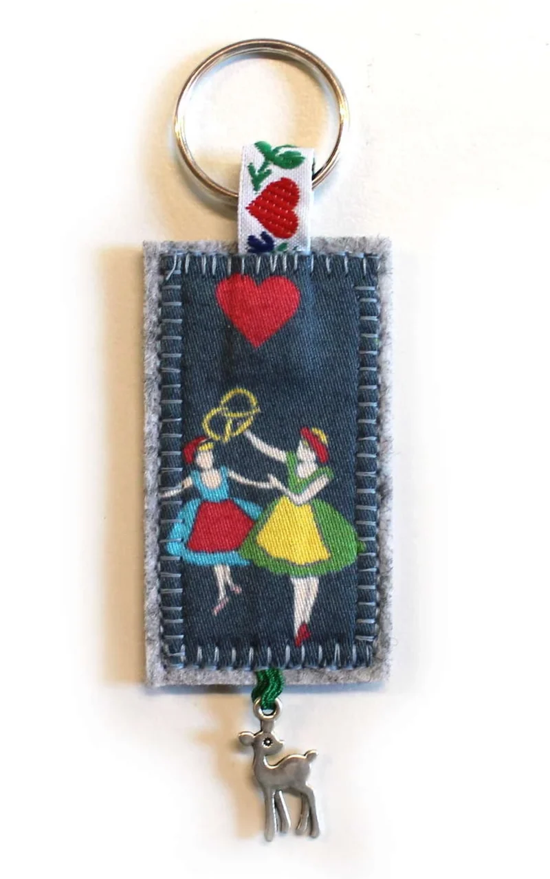 Schlüsselanhänger Dirndl Reh