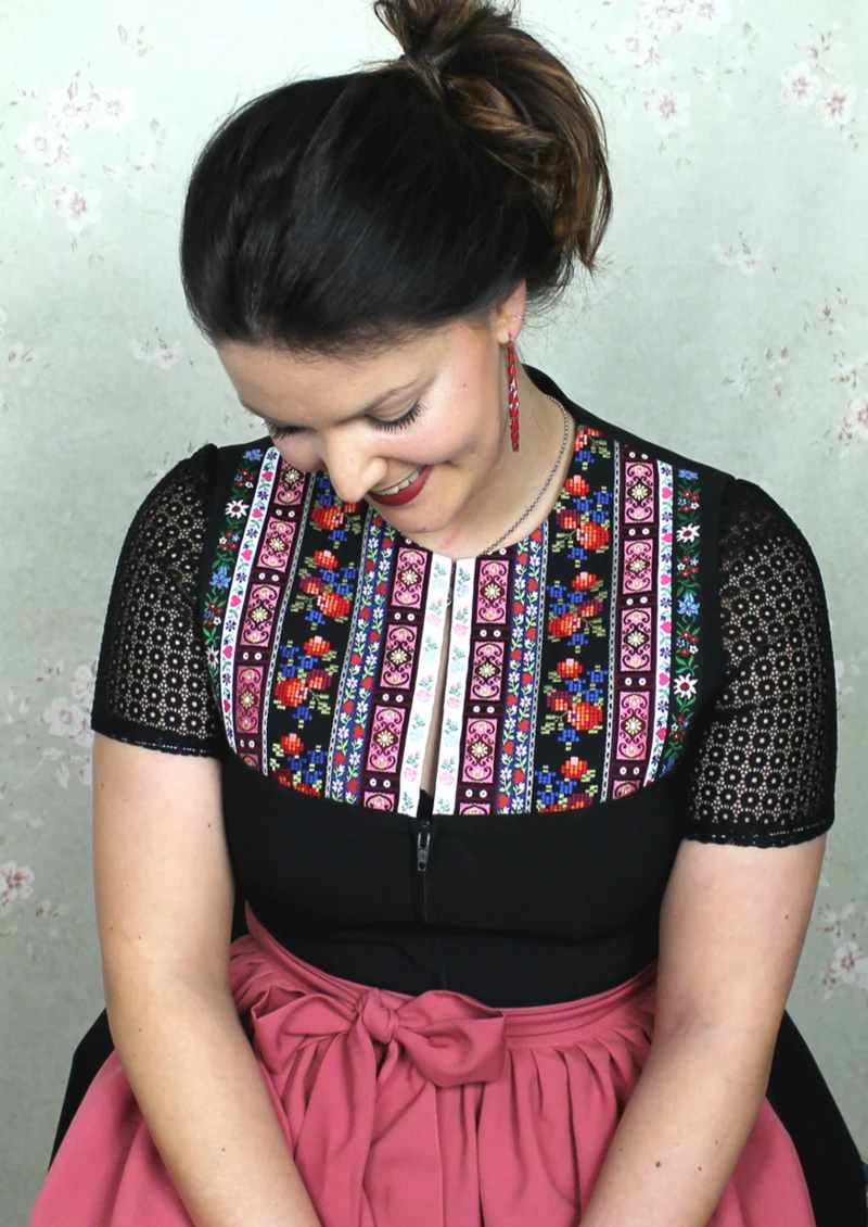 Dirndl Iza hochgeschlossen