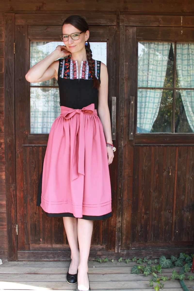 Dirndl Iza hochgeschlossen