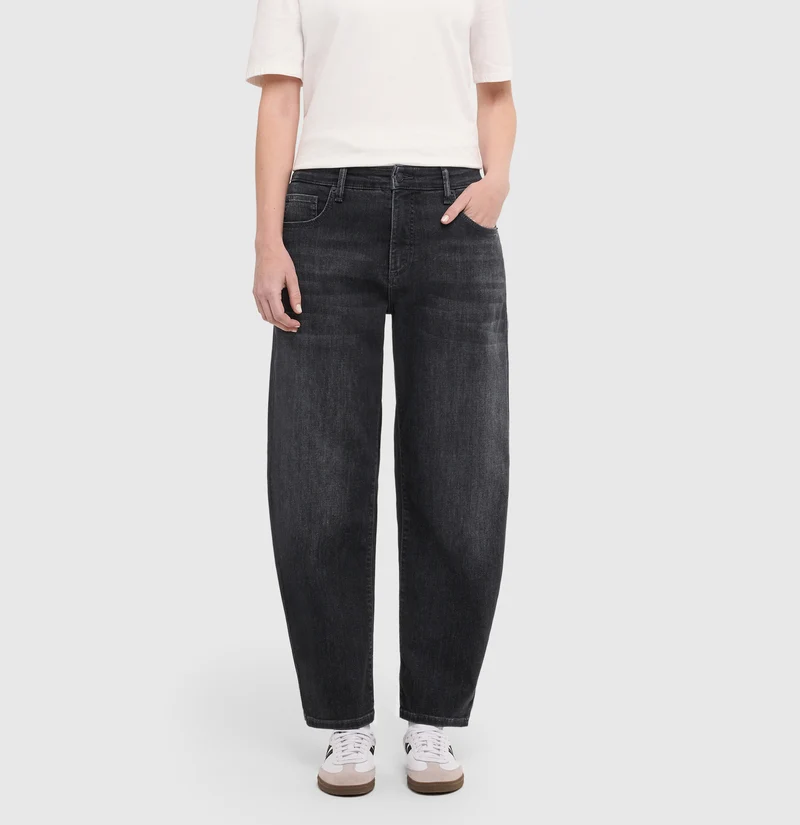 DANNI Barrel Fit Jeans