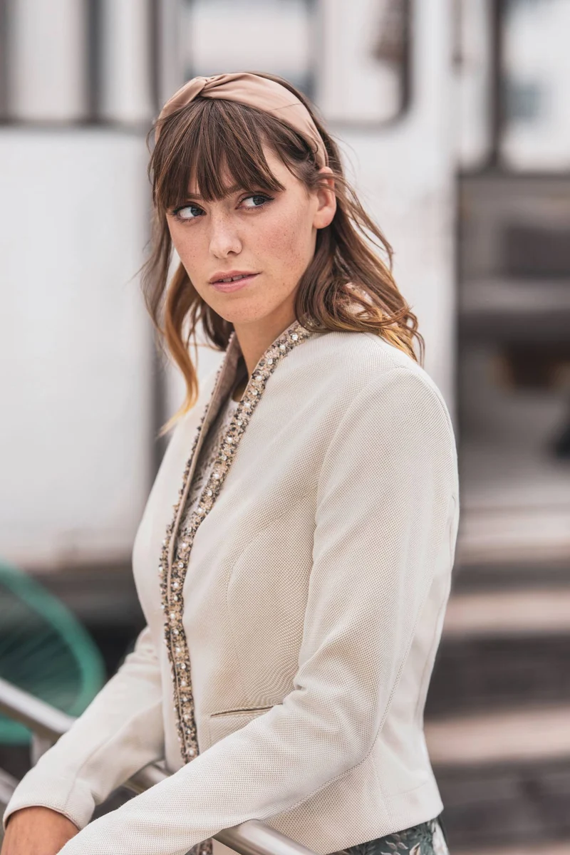 MarJo Damen Trachtenjacke "Sara" mit Rüschenbesatz | Champagner