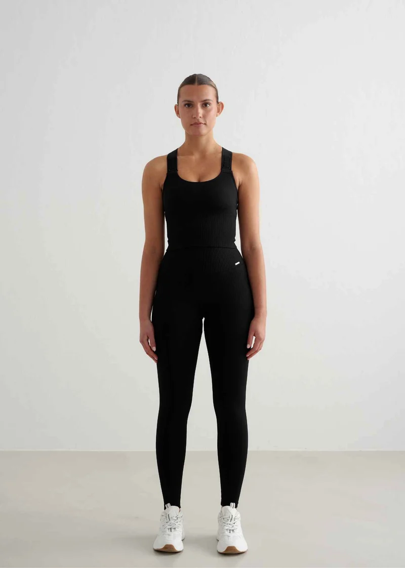 Ribbed Seamless High Support Bra in Schwarz