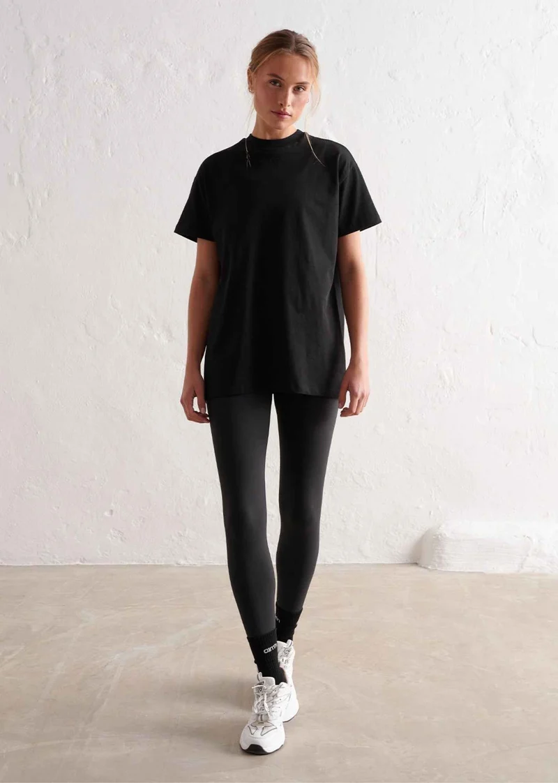BLACK Boyfriend T-Shirt