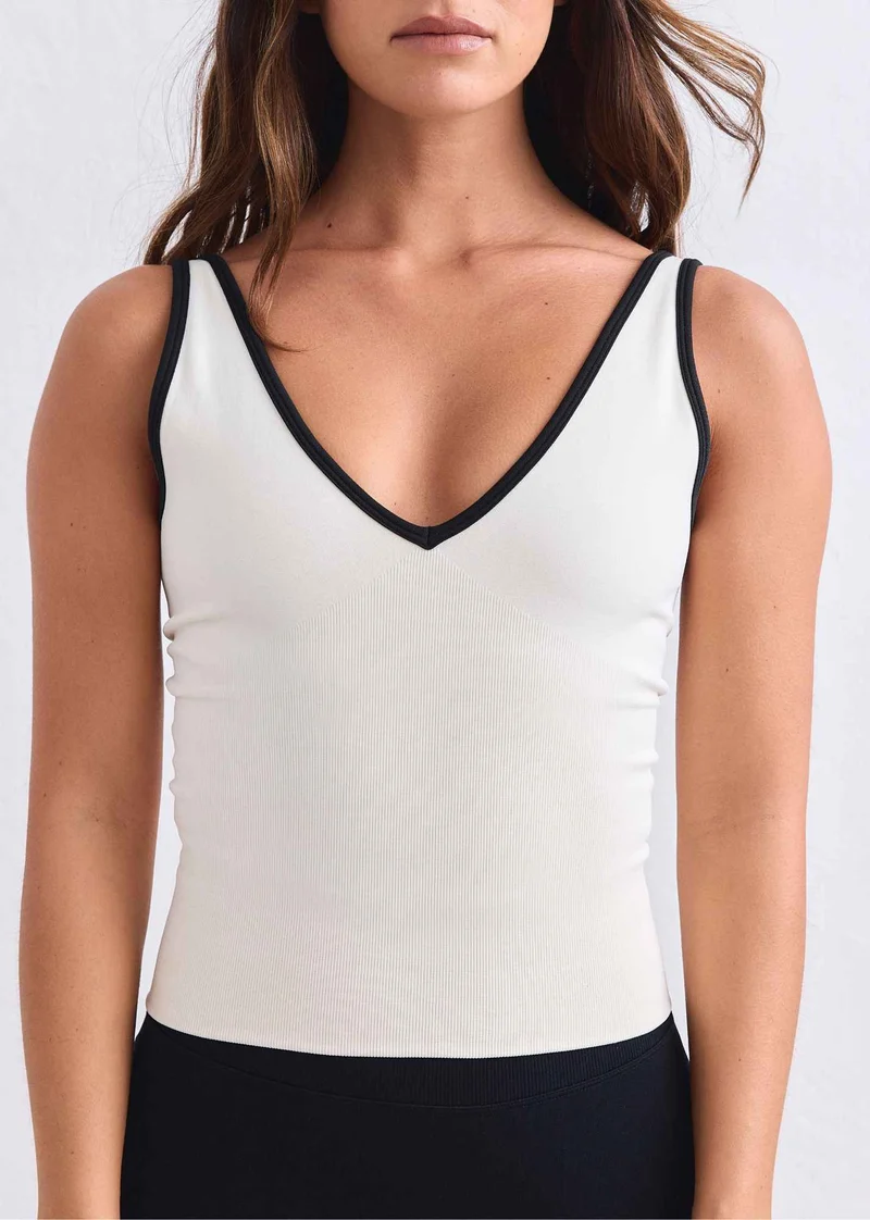 Shape Seamless Deep Cut Top