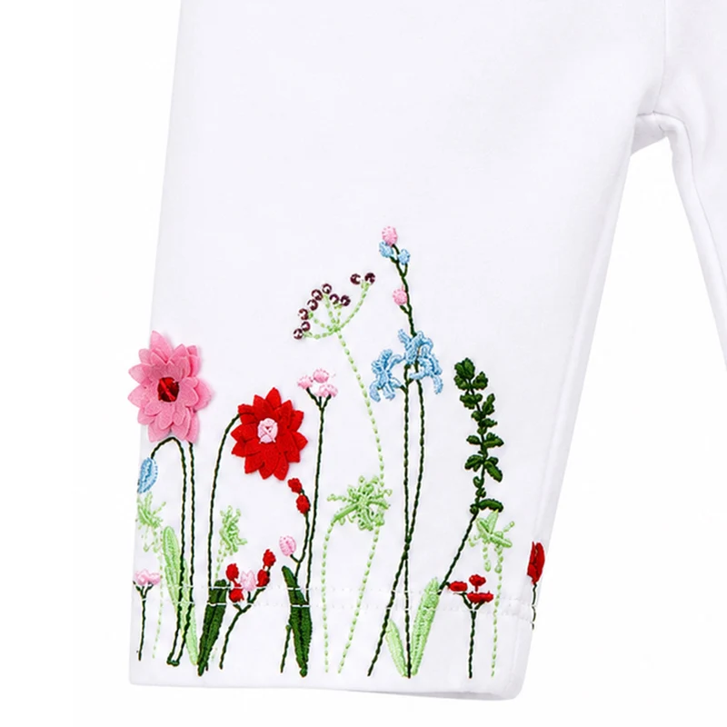 BONDI Capri Leggings "Blumenwiese" Stickerei 86627 | Weiß - Baby Sommerhose