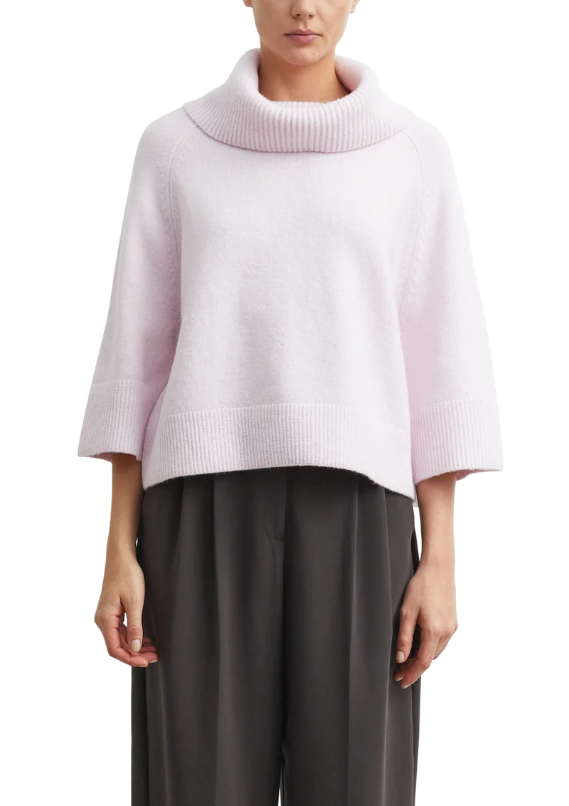 Strickponcho mit Rollkragen