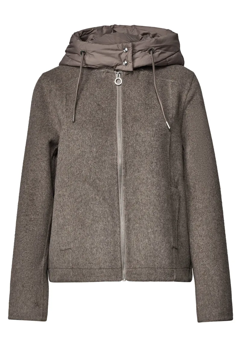 Wolljacke mit abnehmbarer Kapuze