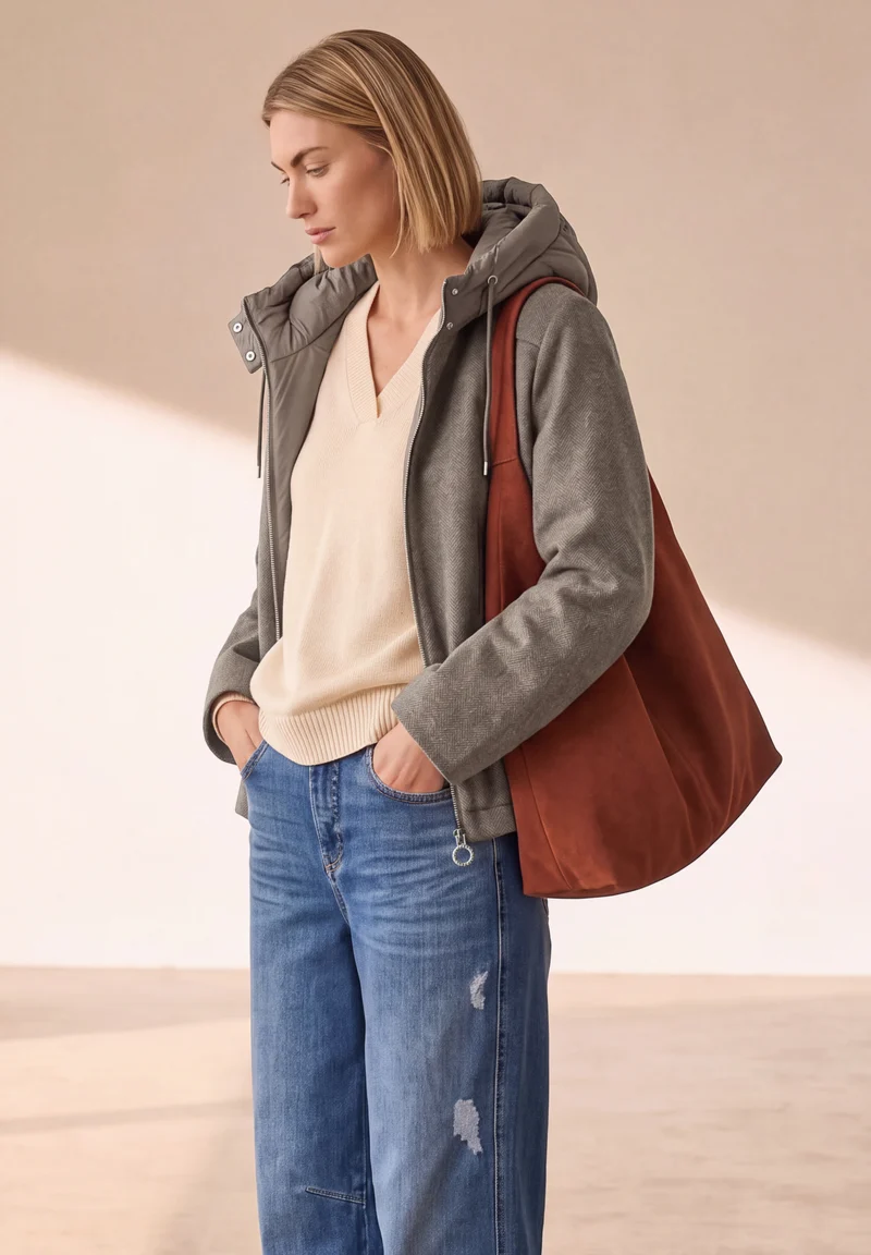 Wolljacke mit abnehmbarer Kapuze