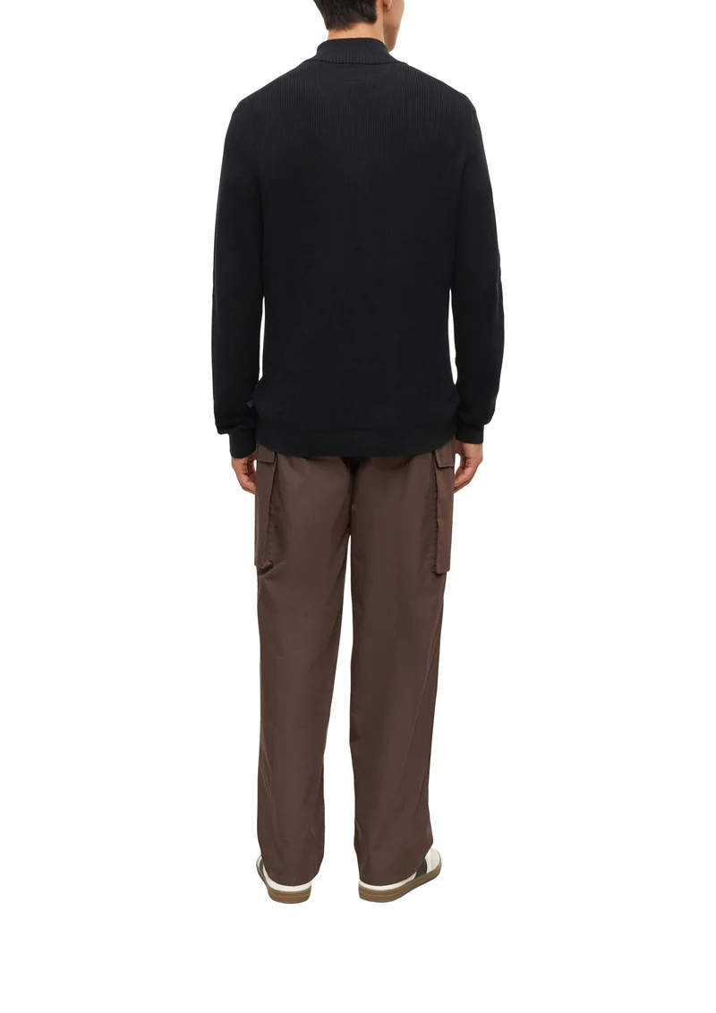 Strukturierter Strickpullover
