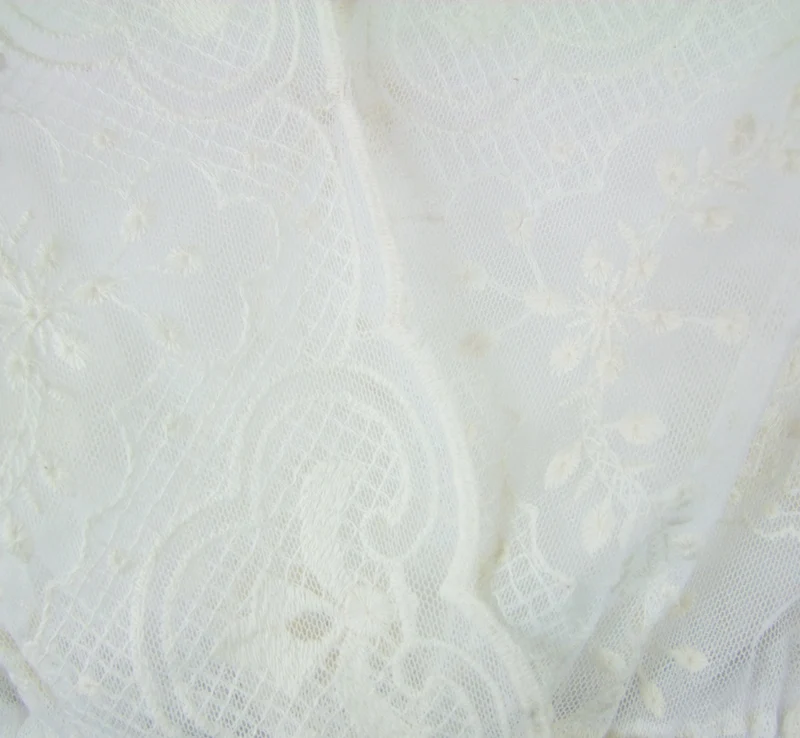 Pierre Marcel Transparente Damen Dirndlbluse Marie mit Spitze und V-Ausschnitt - Creme