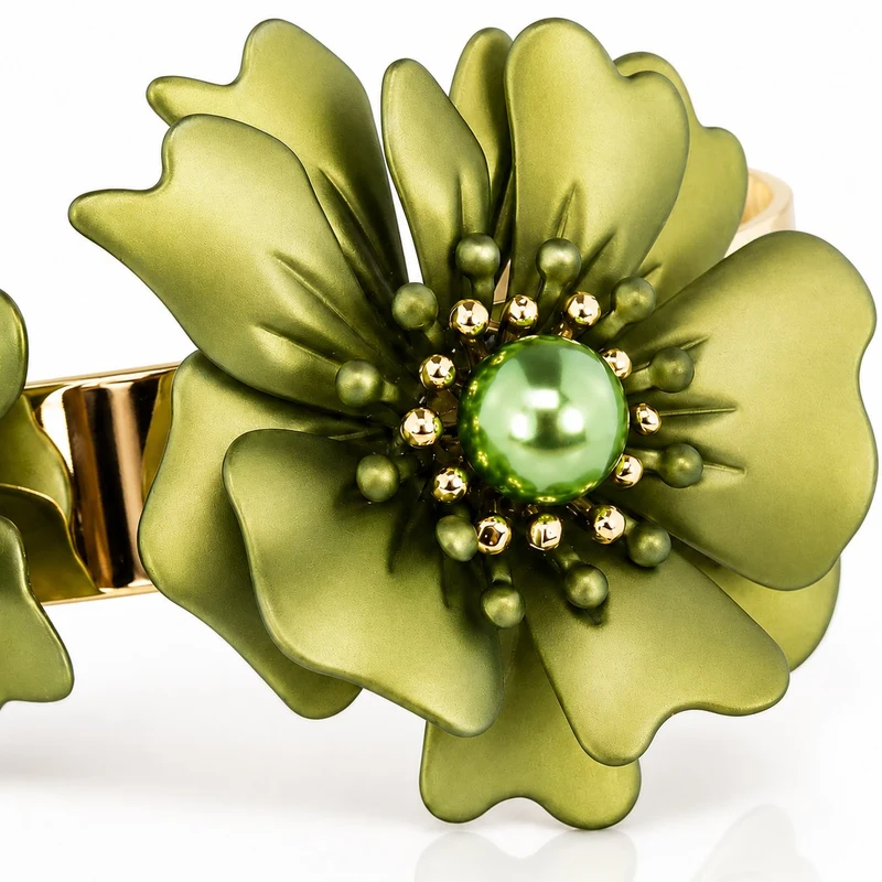 LUISIA® Armreif Armspange "Nelia" mit Blumen - 16 Karat vergoldet | Olivgrün