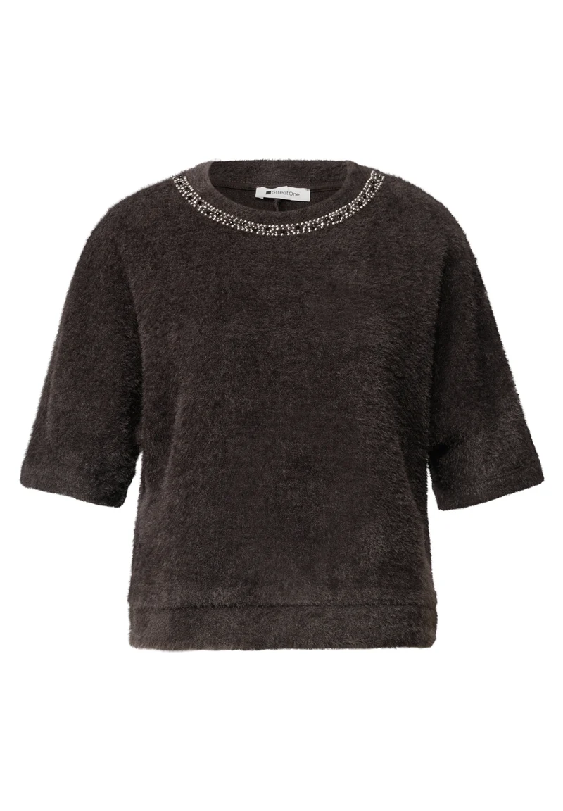 Kuscheliges Shirt mit Schmucksteinen