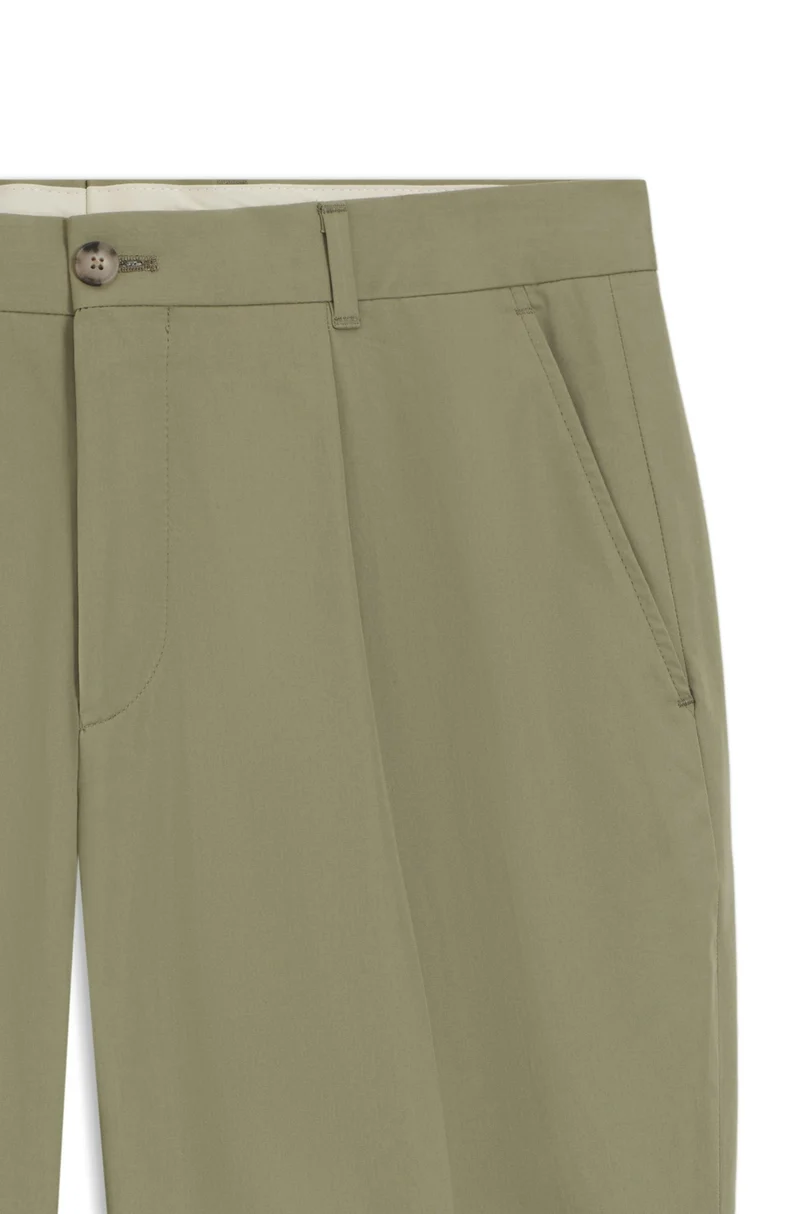 Hose mit konischem Bein und Bundfalten