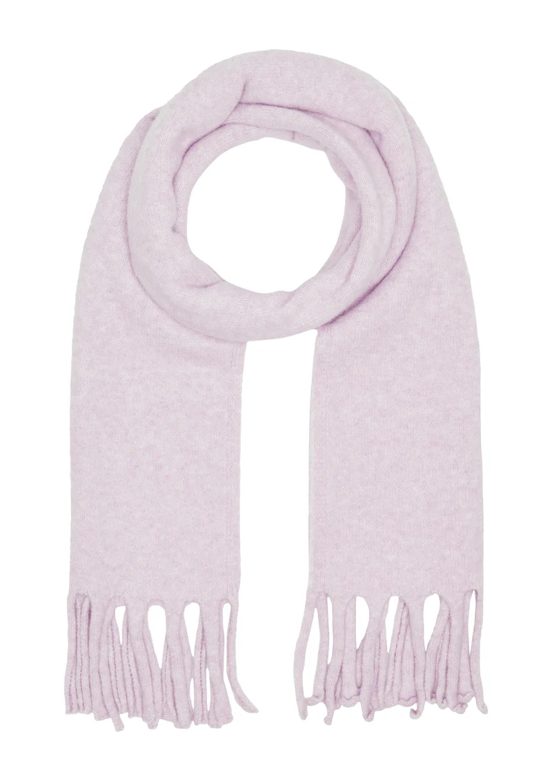 Gestrickter Schal mit Fransen