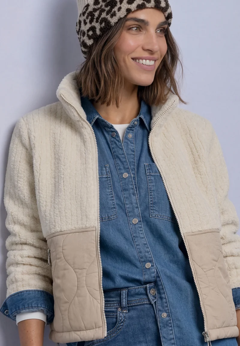 Teddyjacke mit Reißverschlusstaschen und Stehkragen