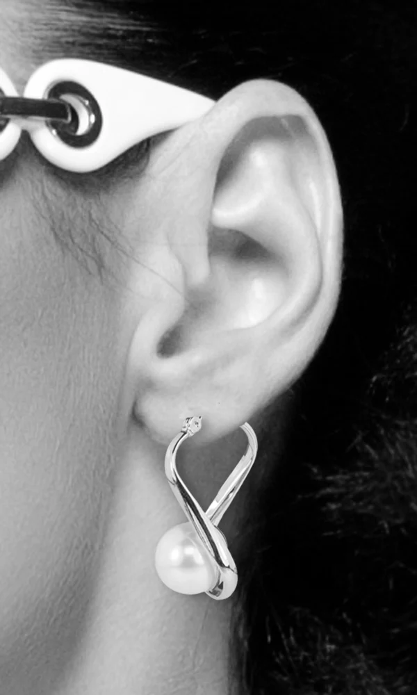 LUISIA® Geschwungene Ohrringe "Liora" mit Premium Perle - Silber / White Pearl