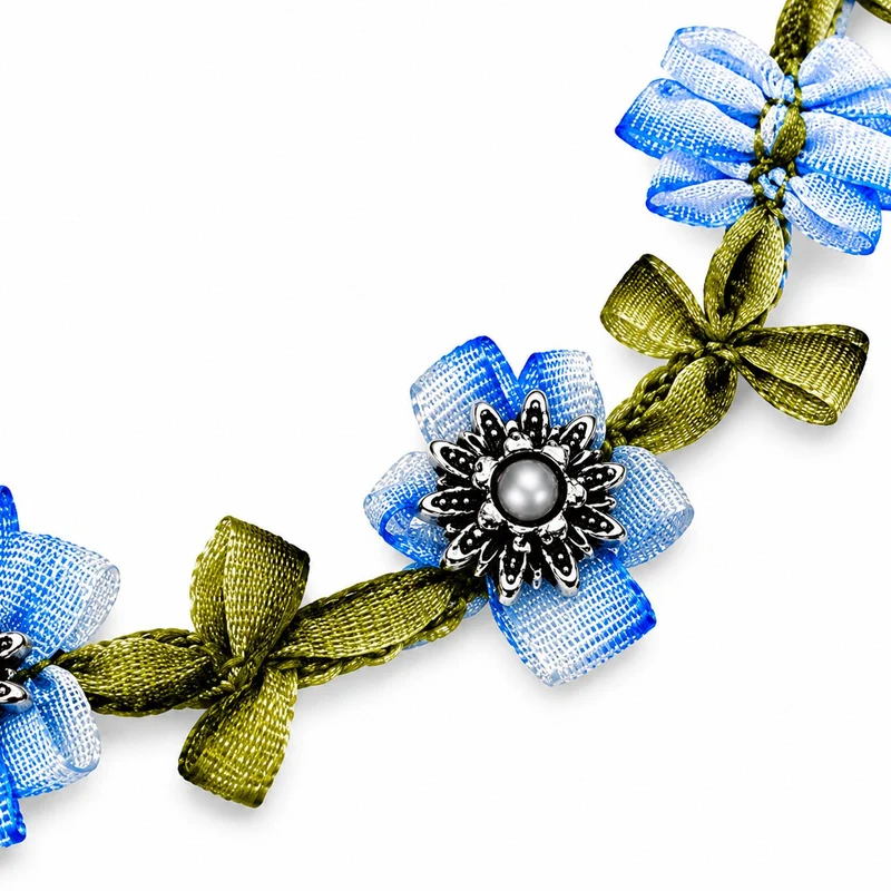 LUISIA® Stoffblütencollier "Seraphine" Kropfband mit Edelweiß 48365 | Blau
