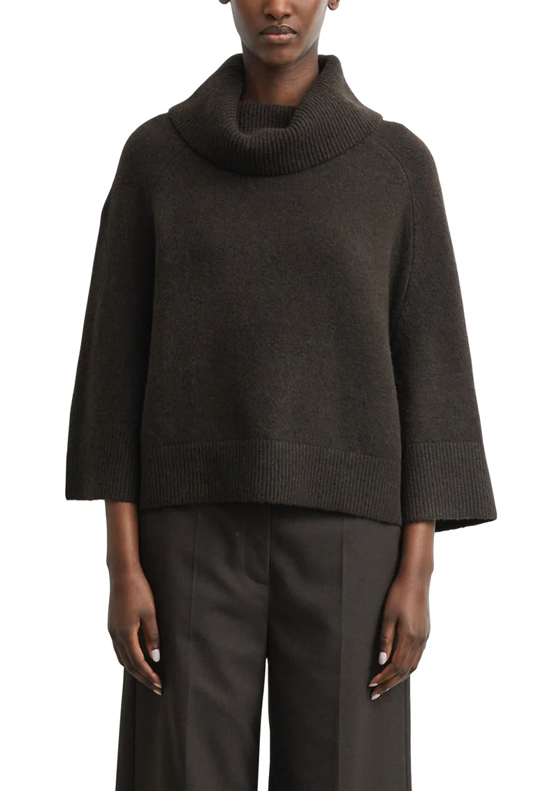 Strickpullover im Poncho-Stil