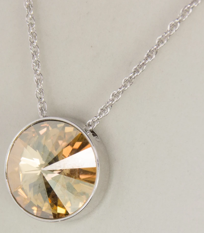 LUISIA® Halskette "Sinja" mit Premium Kristallen - 14 mm - Silber / Golden Shadow