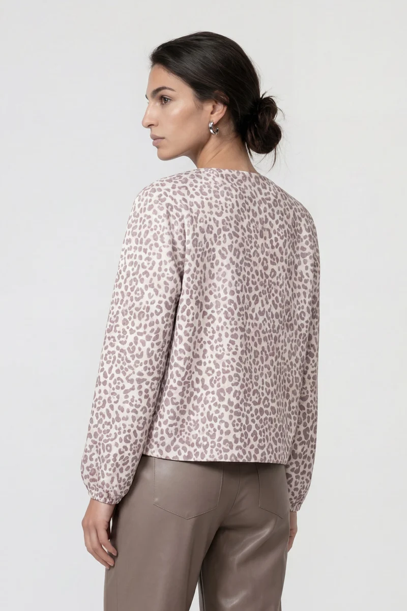 Strickjacke mit Leomuster