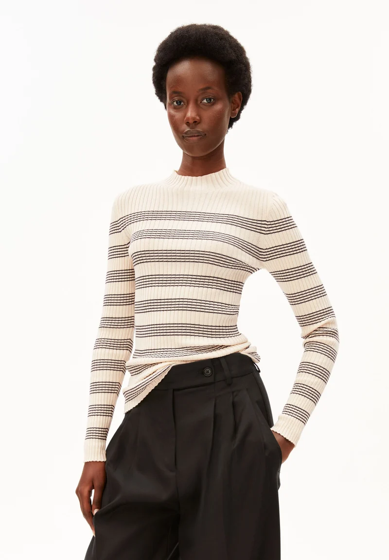 ALAANIA gestreifter Strickpullover mit Mock-Ausschnitt