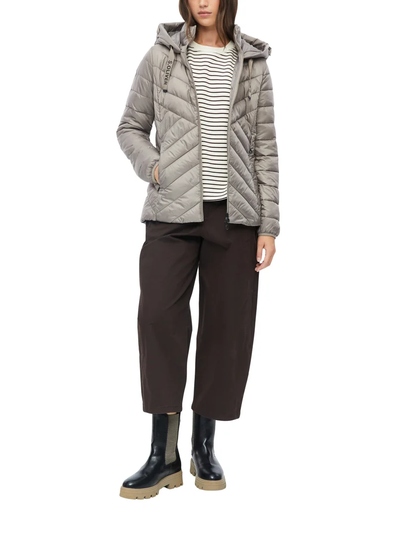s.Oliver leichte Steppjacke mit Kapuze und Zwei-Wege-Reißverschluss