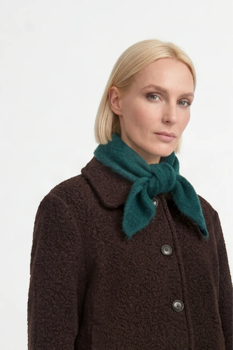 Soft-Touch Dreieckstuch mit Bouclé-Struktur