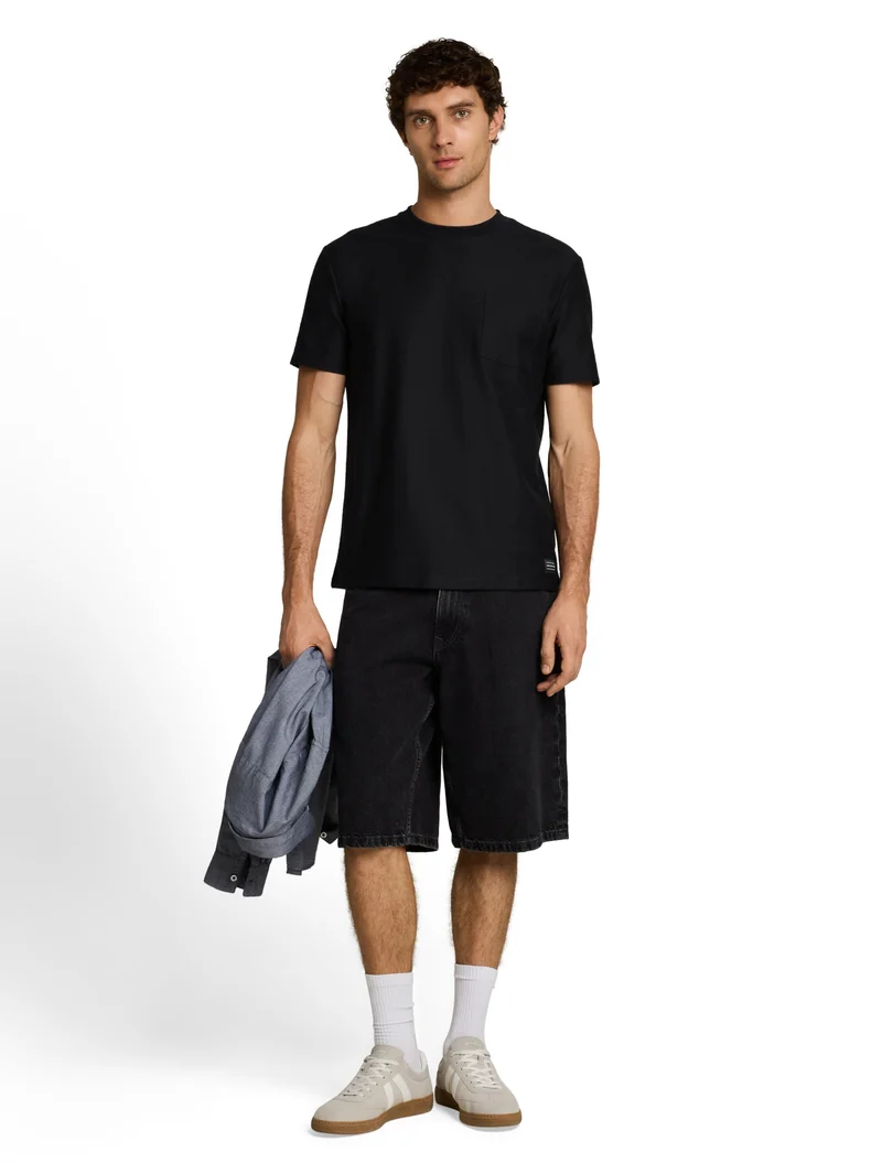 T-Shirt mit Brusttasche im Basic Fit