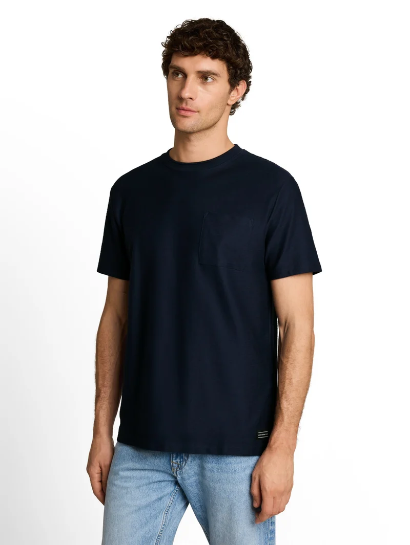 T-Shirt mit Brusttasche im Basic Fit