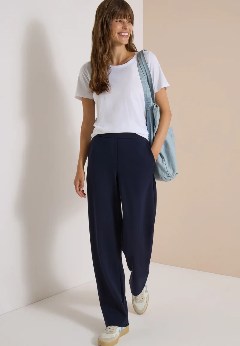 NEELE High Waist Straight Leg Hose