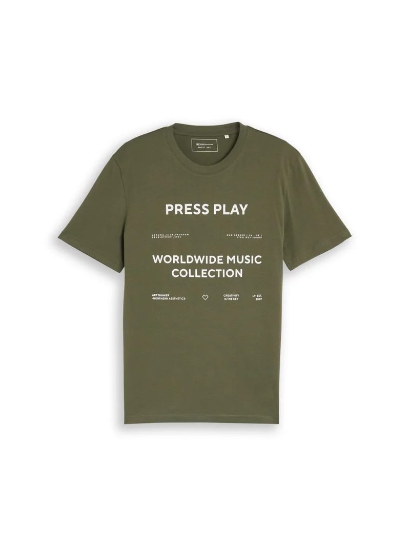 T-Shirt mit Brustprint in Basic Fit