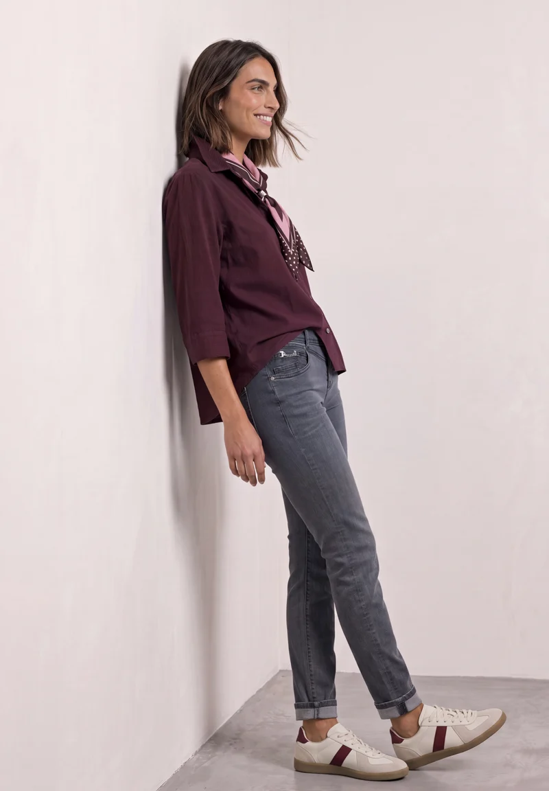 JANE Mid Waist Slim Leg Jeans