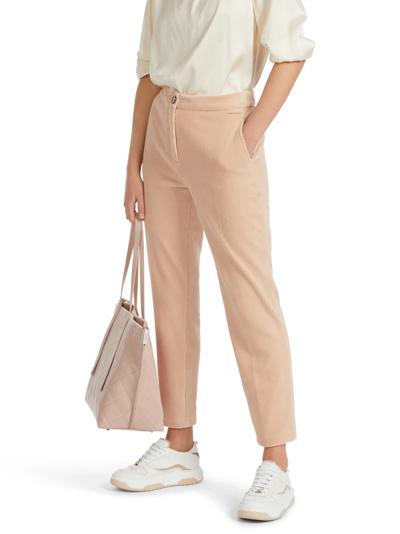 Kordhose mit Bügelfalte