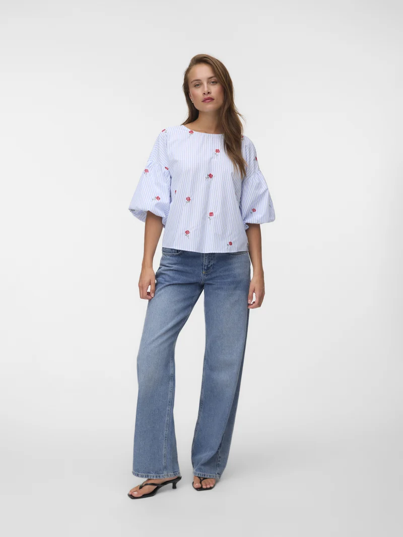 Weites Crinkle-Top mit Blumenstickerei