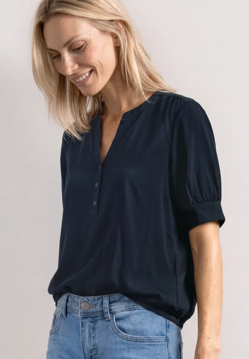 Sommerbluse mit Split Neck