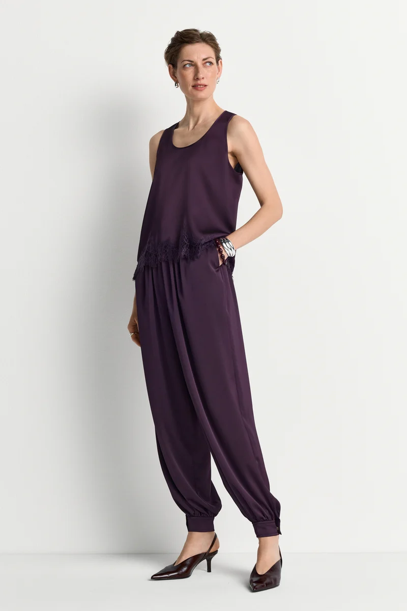 SATIN TOP MIT SPITZENDETAIL