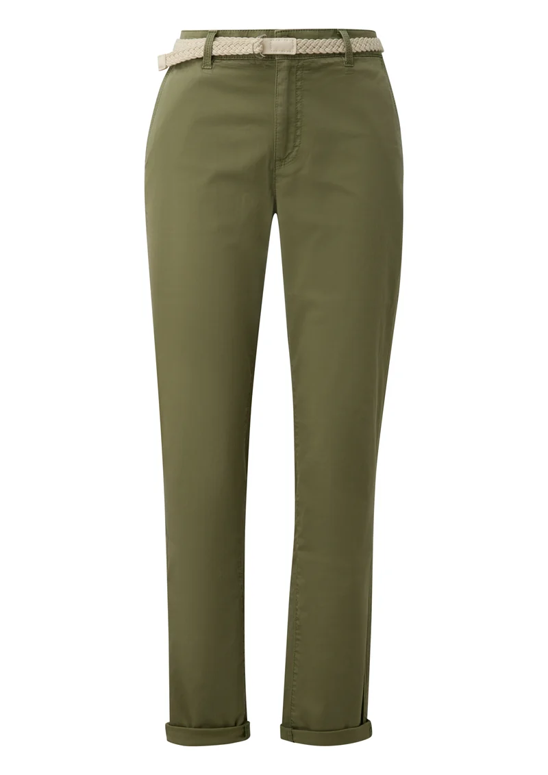Gewaschene Chino mit Gürtel