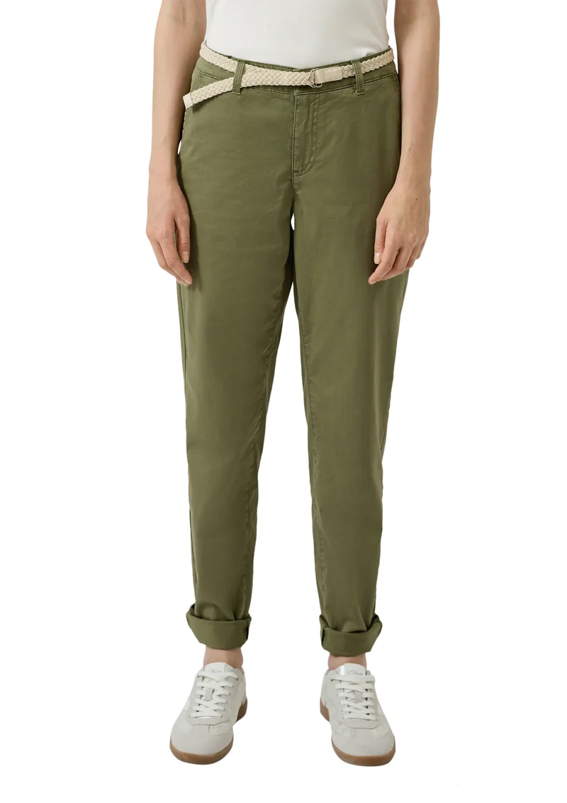 Gewaschene Chino mit Gürtel