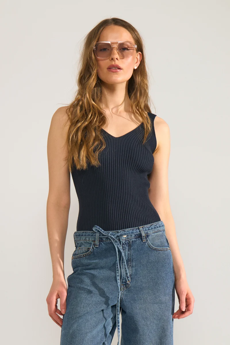 Top "Nucerys Cropped"