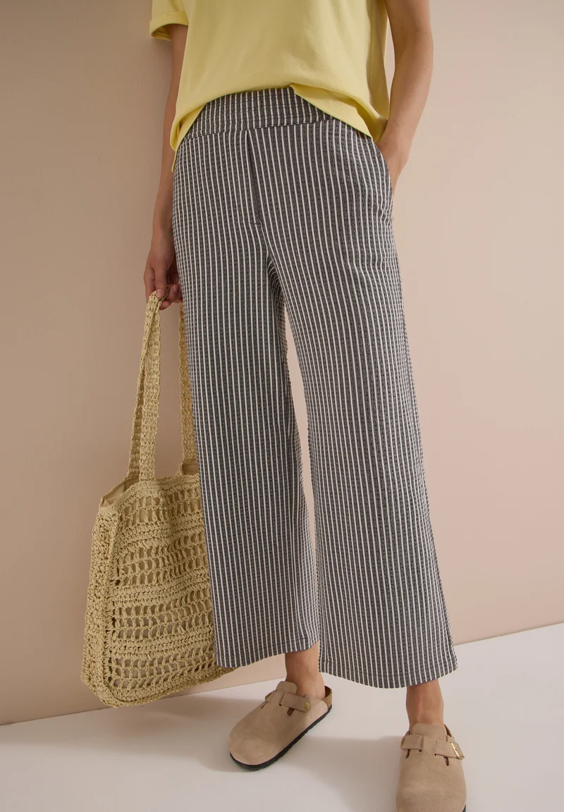 Wide Leg Hose