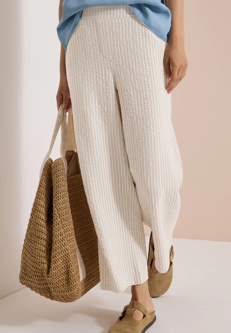 Wide Leg Hose