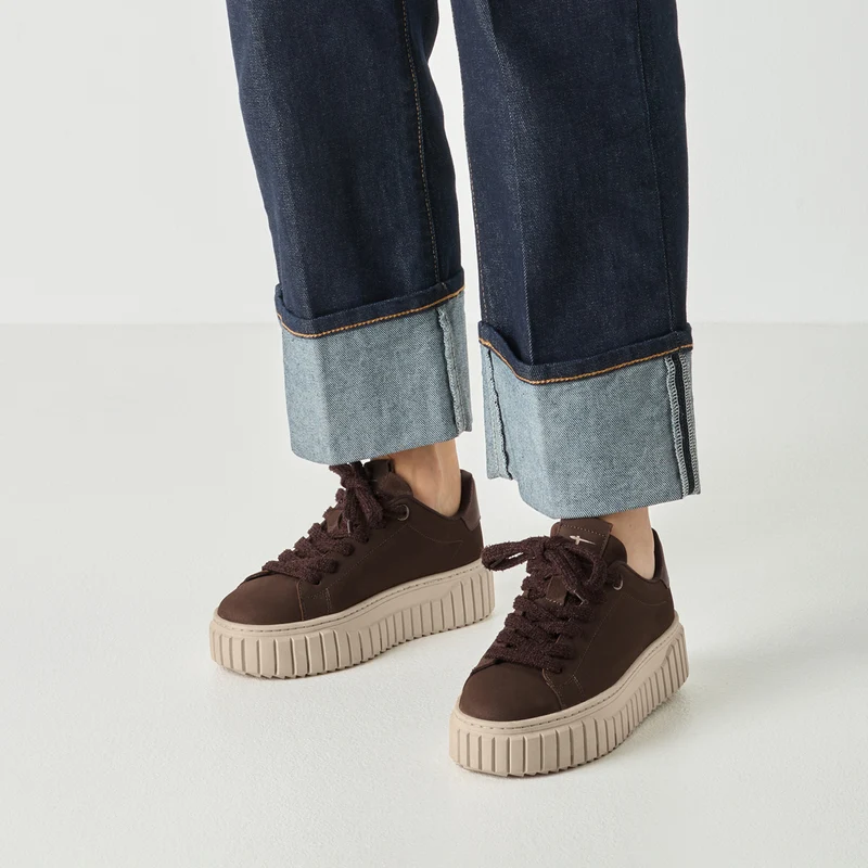 Leder-Sneaker mit Schnürung