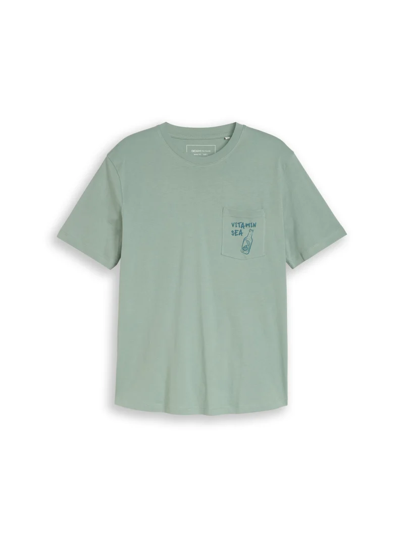 T-Shirt mit Brusttasche mit Print