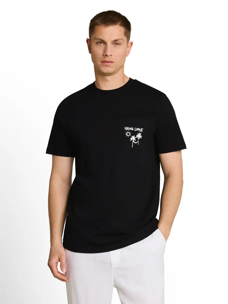 T-Shirt mit Brusttasche mit Print