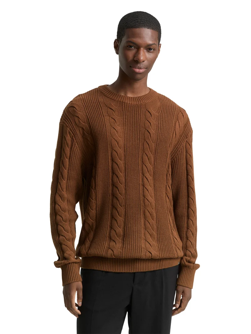 Strickpullover mit Zopf-Muster