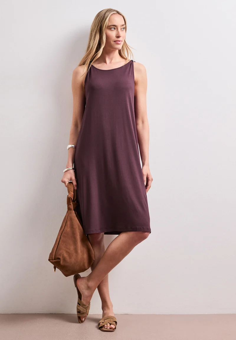 Knielanges Kleid mit Schnallendetail