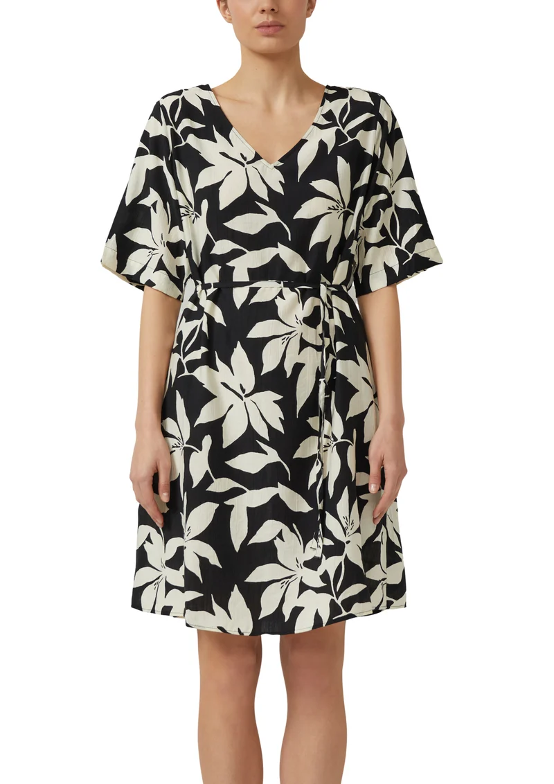 Kleid mit V-Ausschnitt