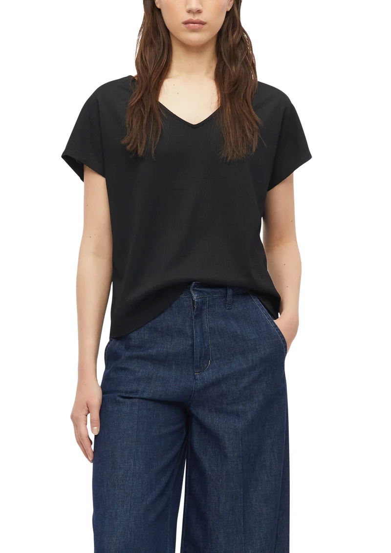 Strukturiertes V-Neck-T-Shirt