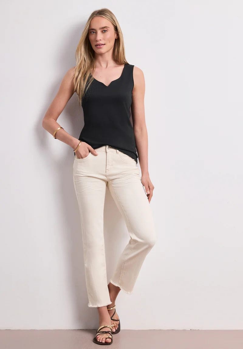 Basic Top mit Herzausschnitt