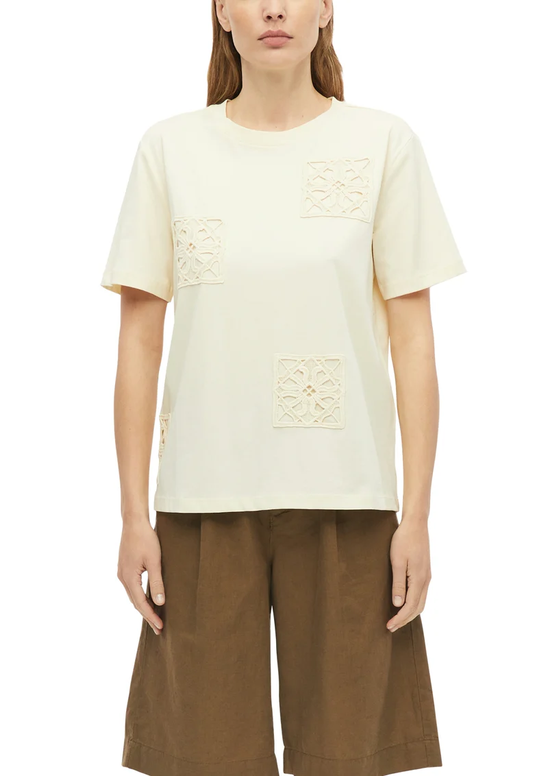T-Shirt mit Spitzenapplikationen